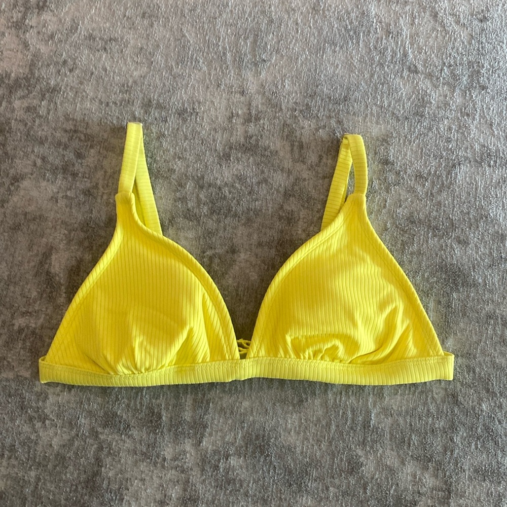 Xhilaration beautiful yellow ribbed bikini top size Large. {1087}